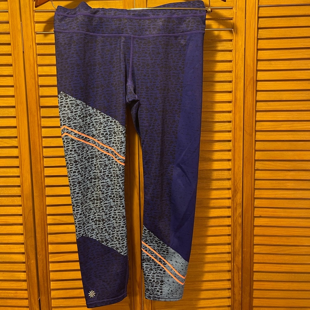 ATHLETA 24” Leggings Medium Petite MP Gorgeous Blue color, only worn a few times